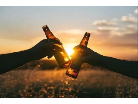 千万不要醉酒同房，对身体伤害非常大